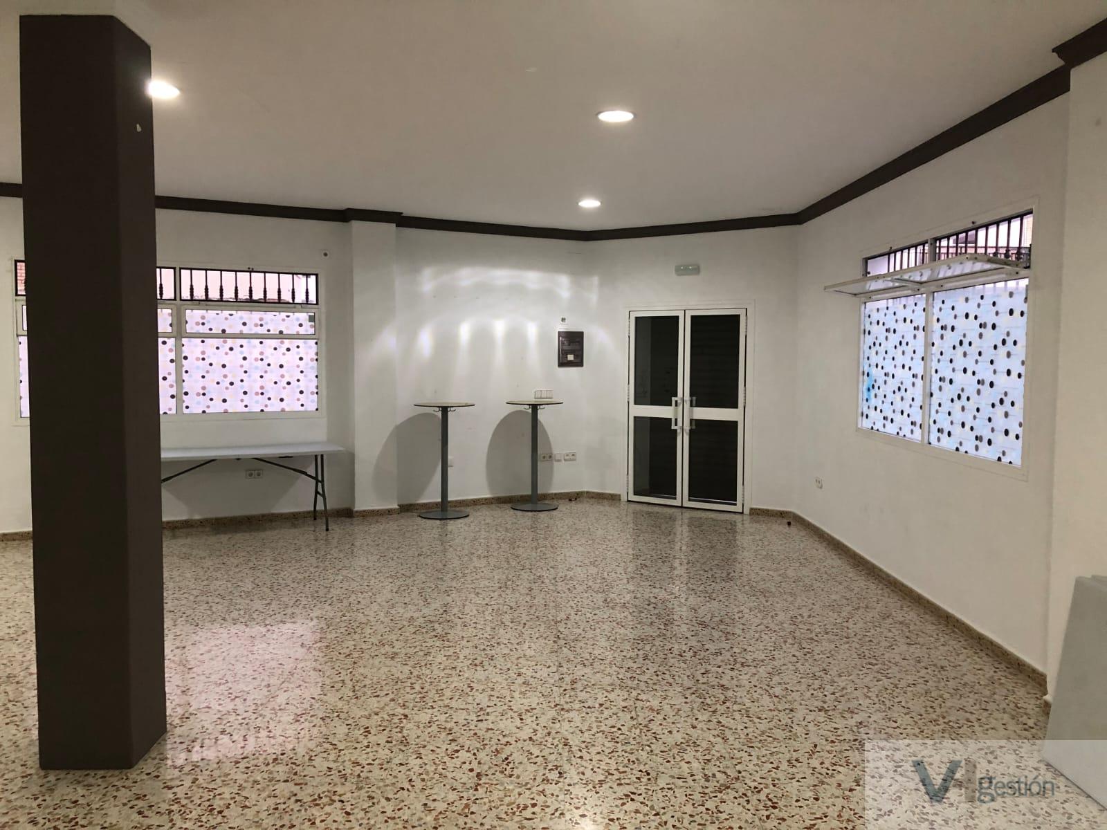 Venta de local comercial en Villamartín