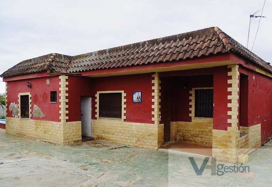 For sale of chalet in Alcalá de Guadaíra