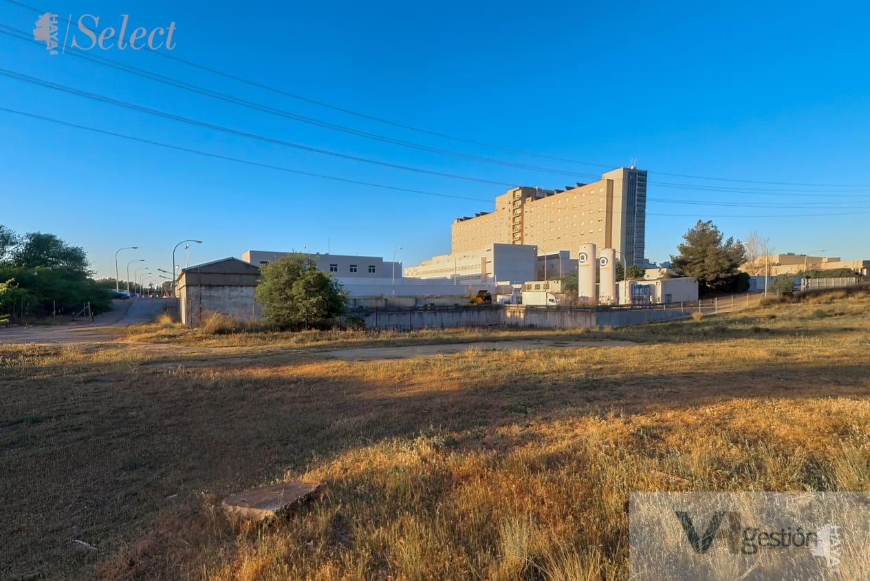 For sale of land in Sevilla