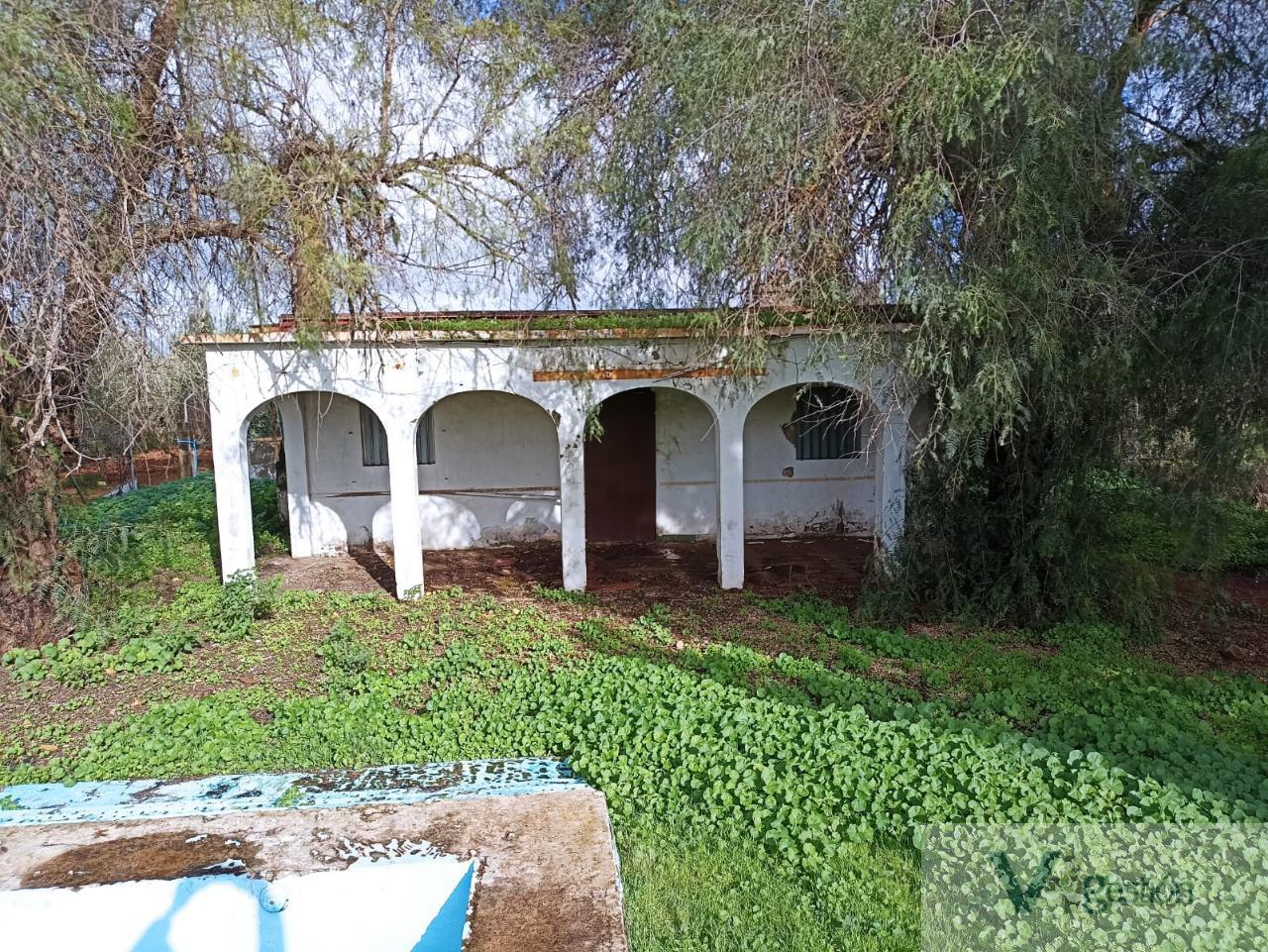 For sale of chalet in Utrera