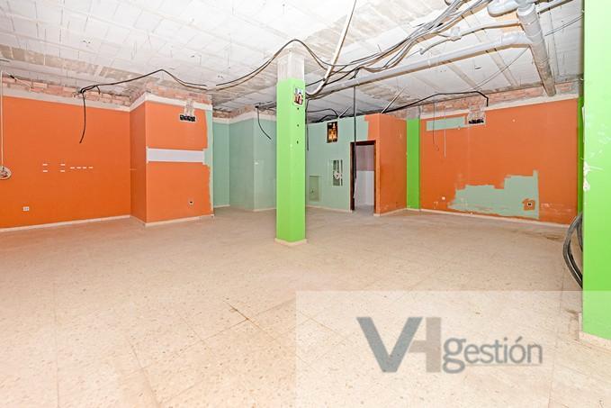 For sale of commercial in Utrera