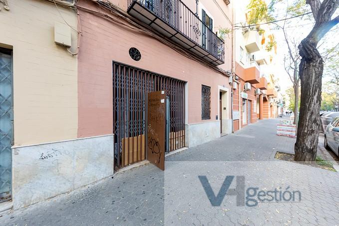 For sale of commercial in Sevilla