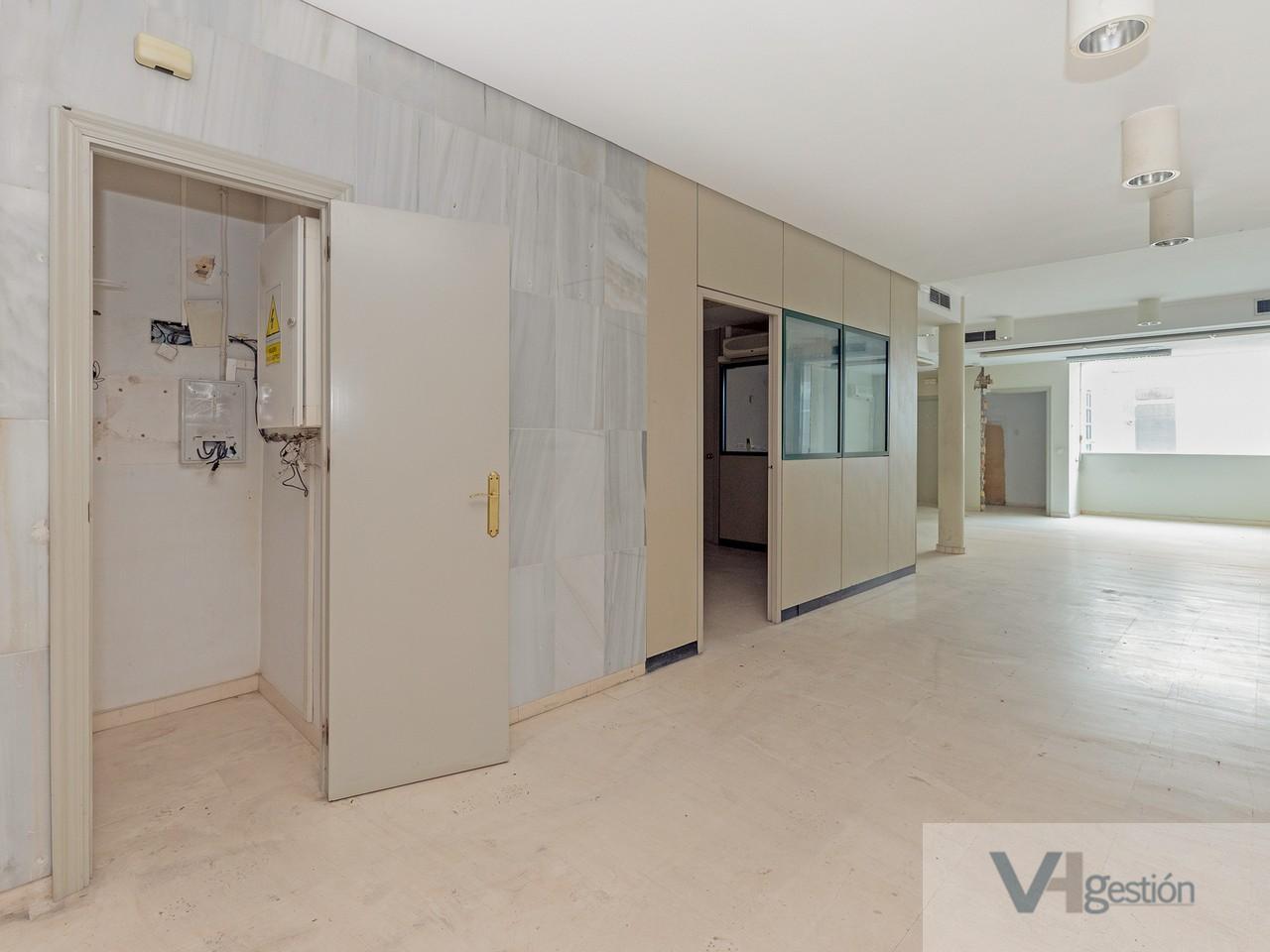 Venta de local comercial en Tomares