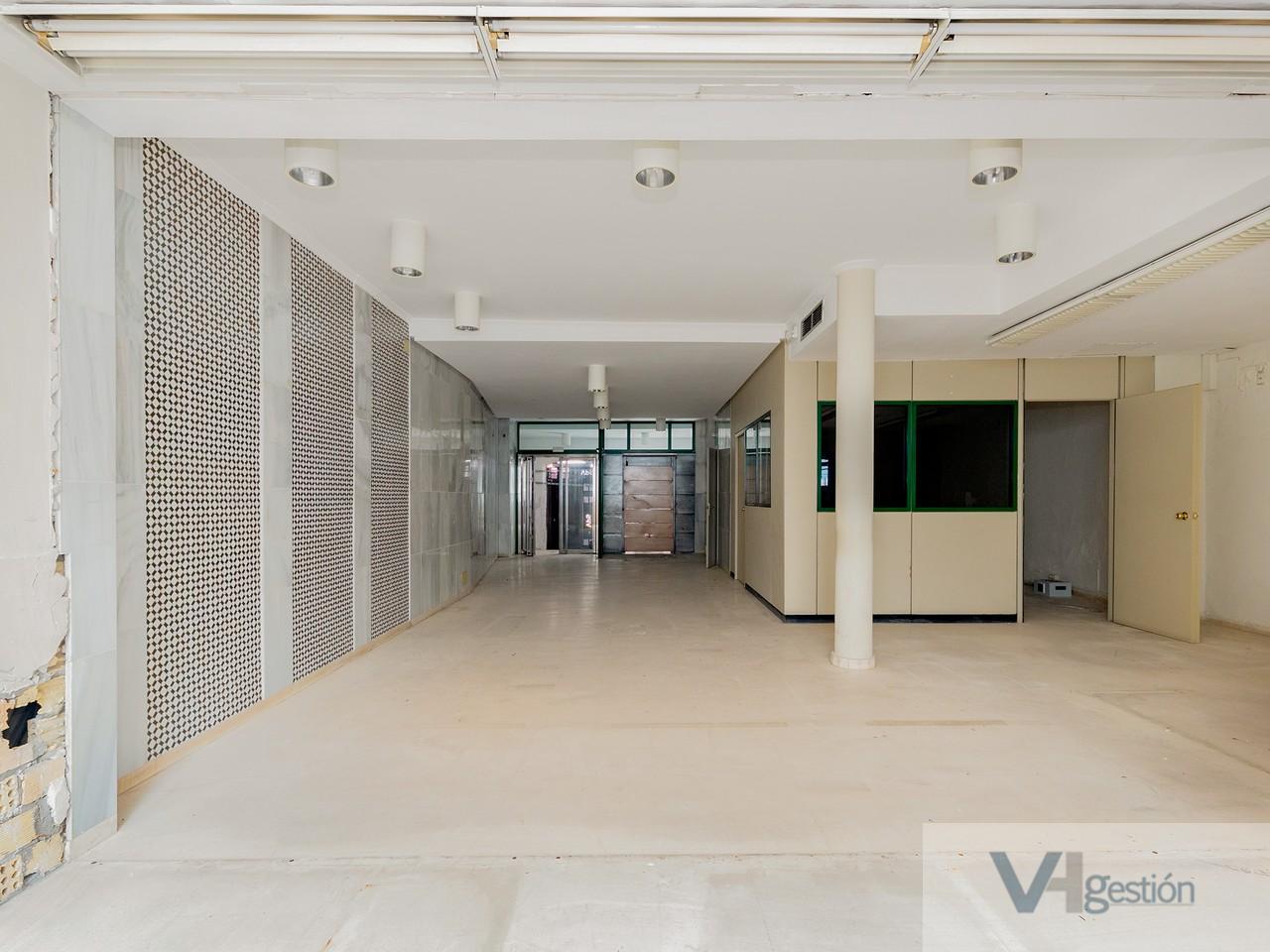 Venta de local comercial en Tomares