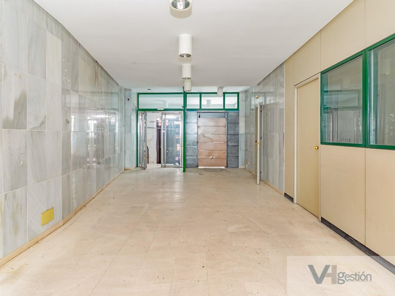 Venta de local comercial en Tomares