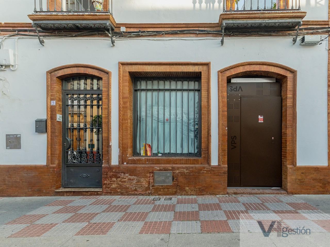 Venta de local comercial en Tomares