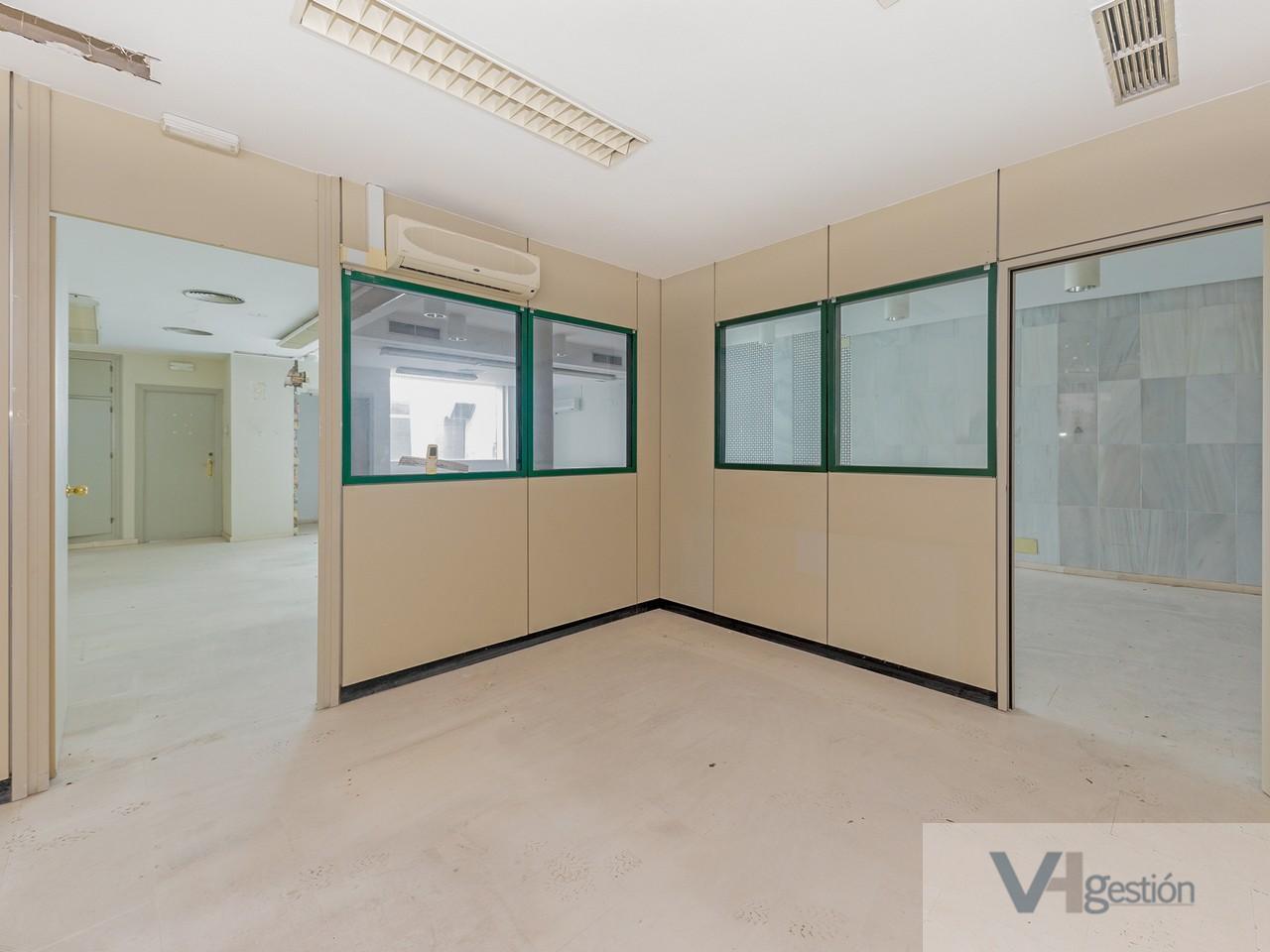 Venta de local comercial en Tomares