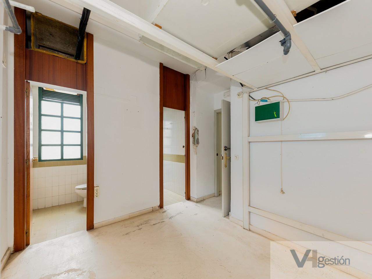 Venta de local comercial en Tomares