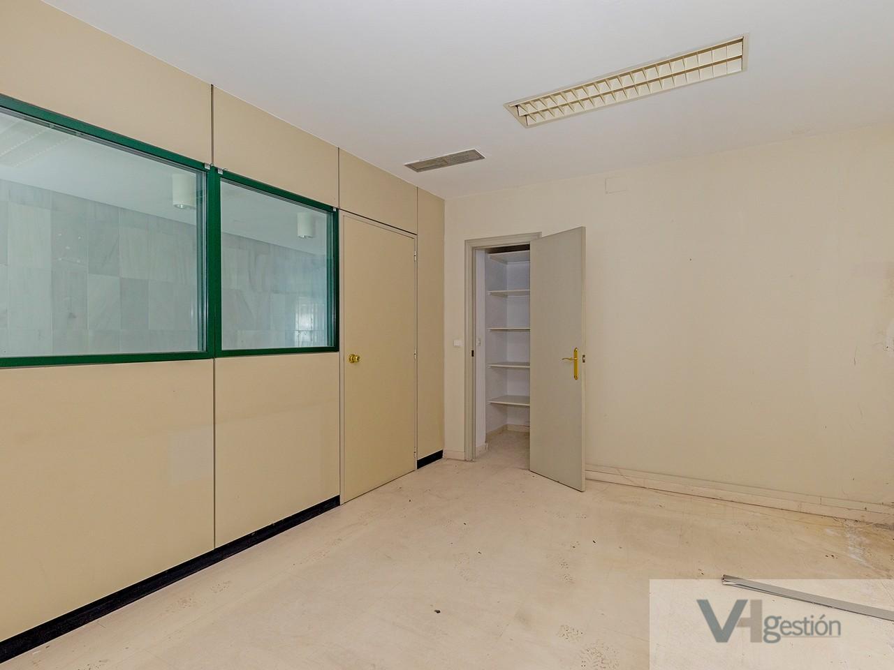 Venta de local comercial en Tomares