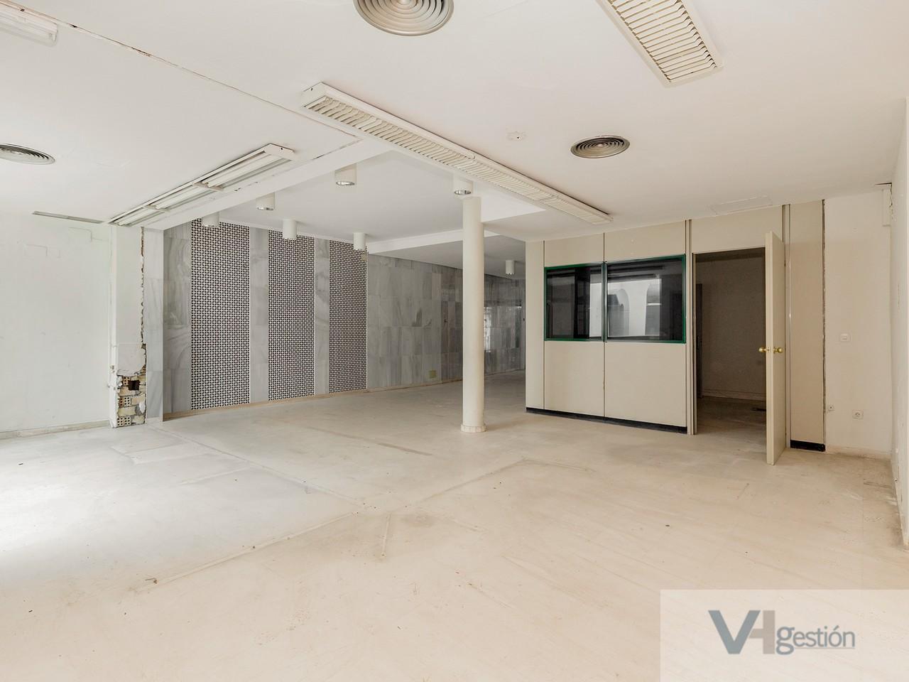 Venta de local comercial en Tomares