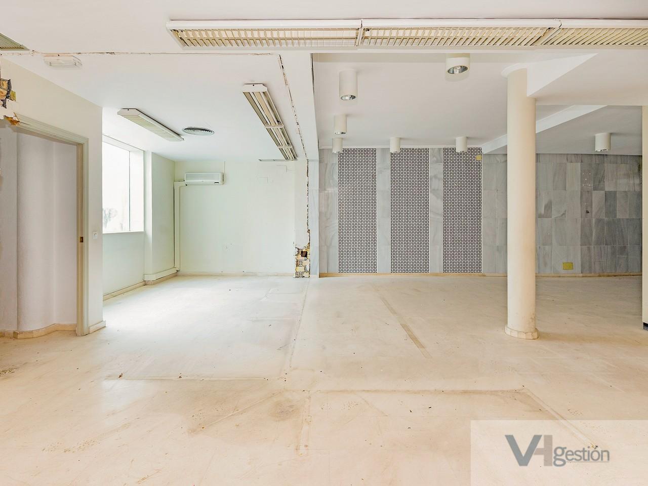 Venta de local comercial en Tomares