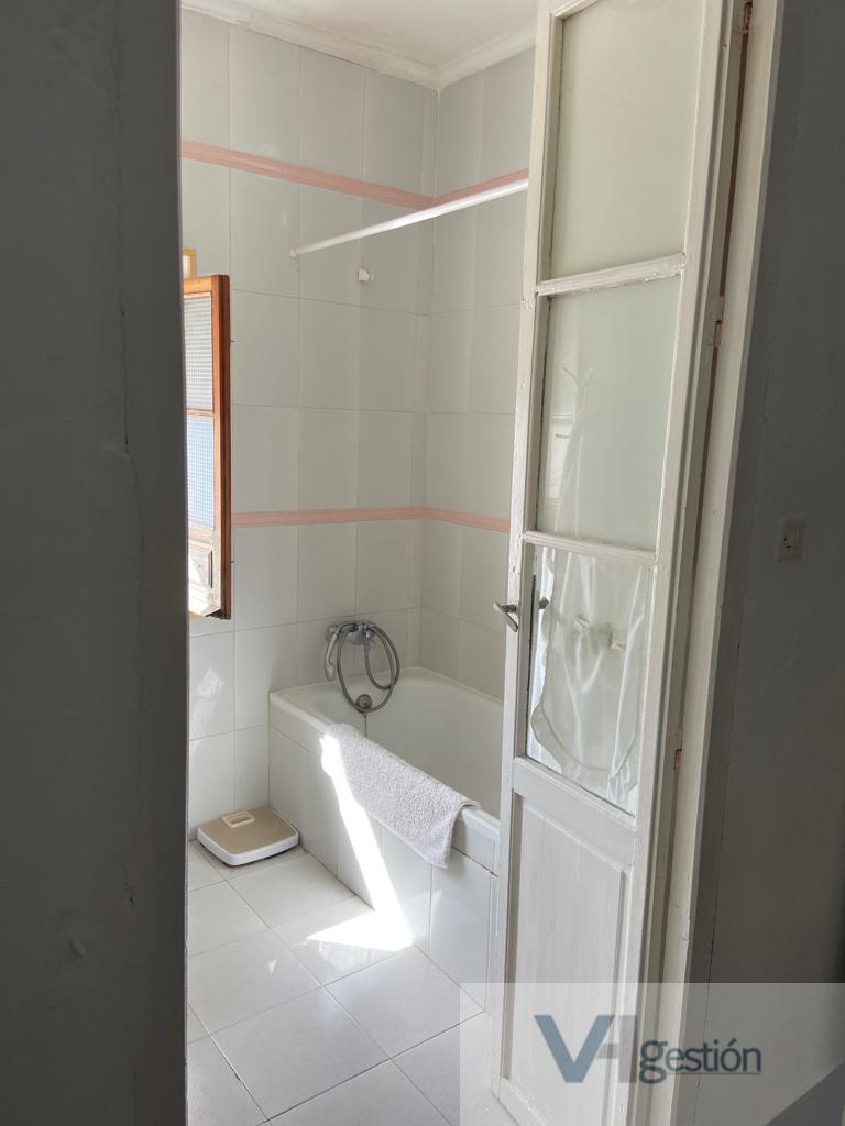 For sale of house in Villamartín