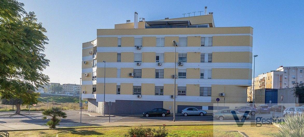 For sale of commercial in Alcalá de Guadaíra