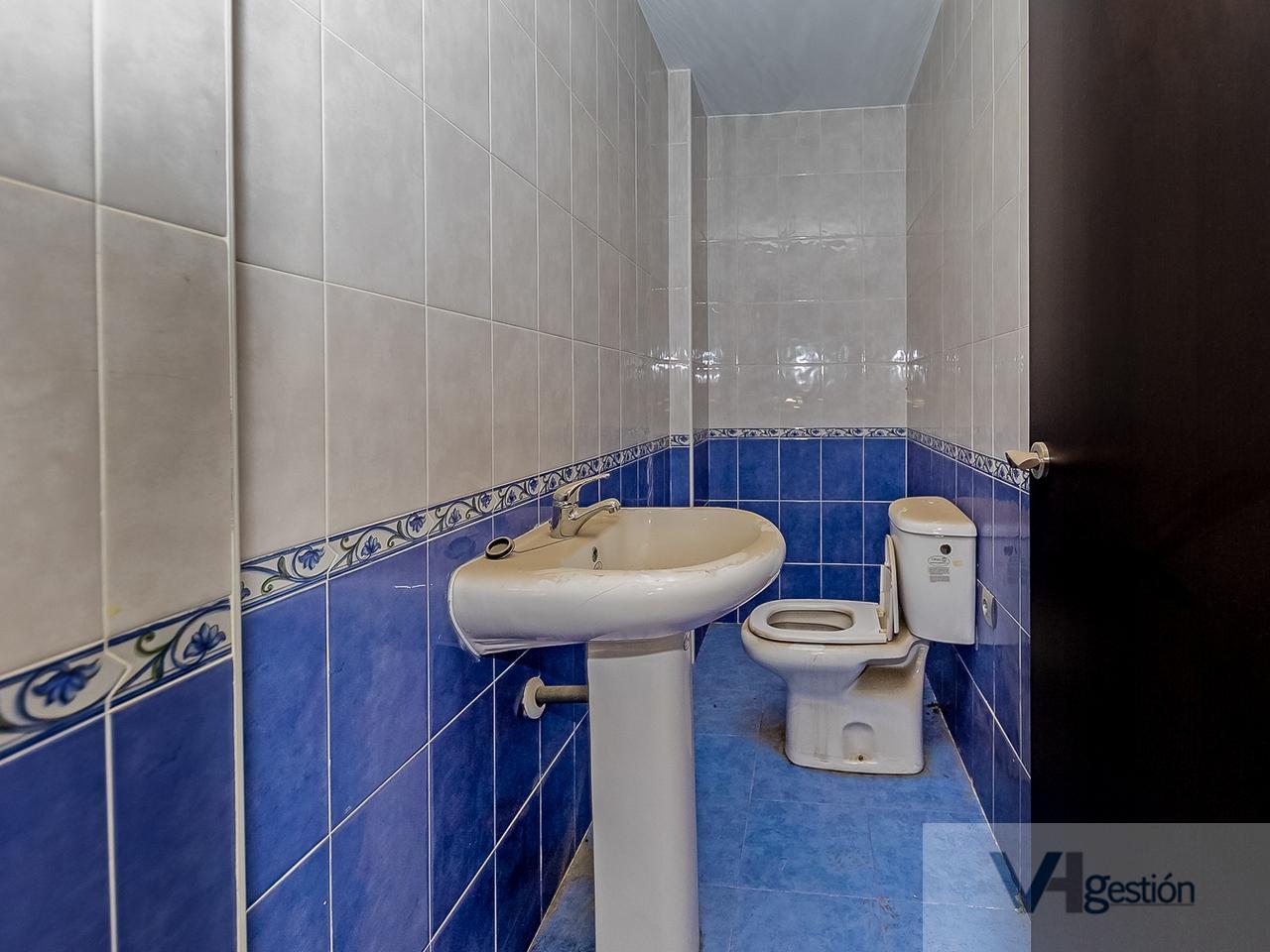 For sale of commercial in Dos Hermanas