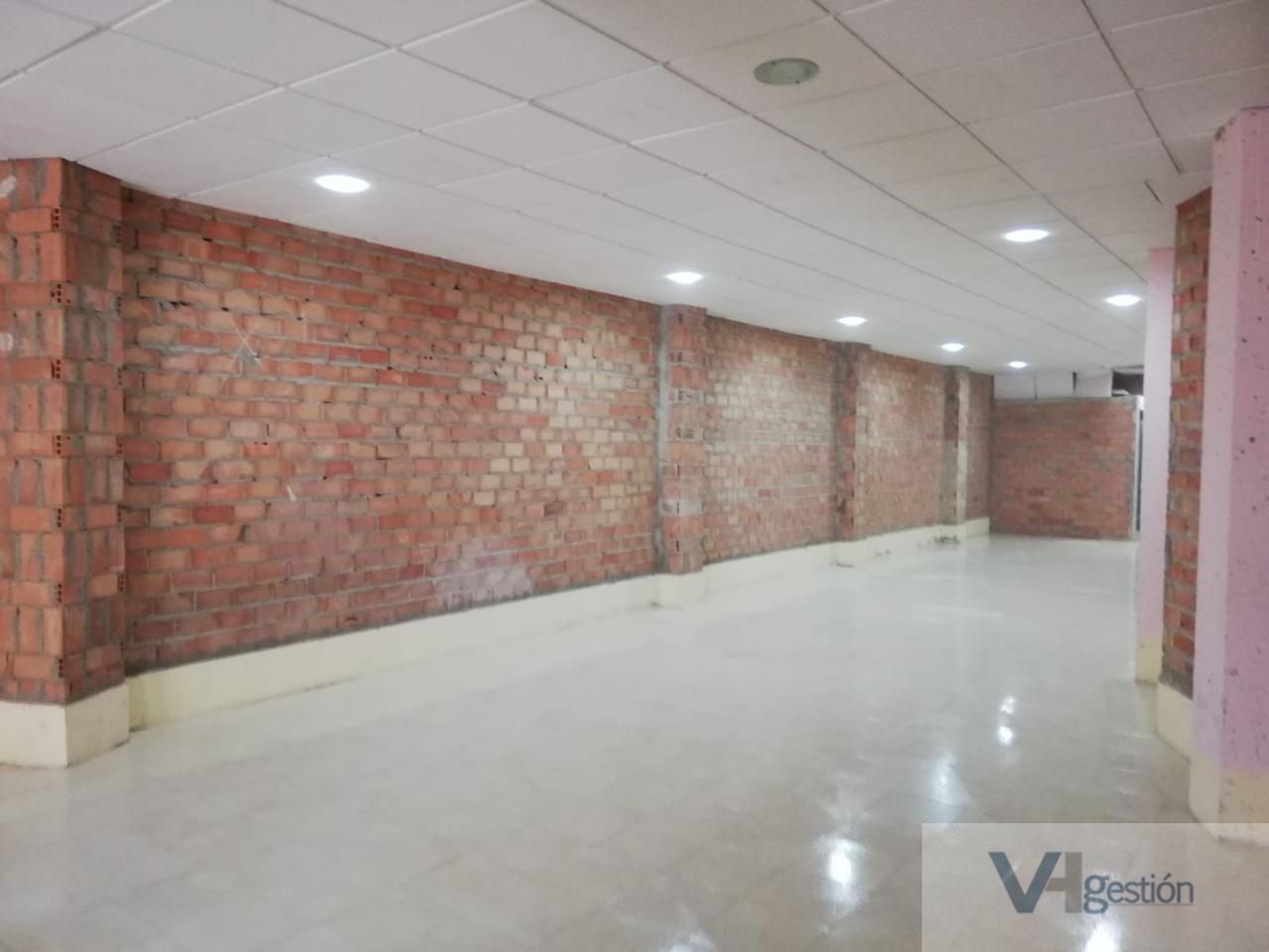 For sale of commercial in Bormujos