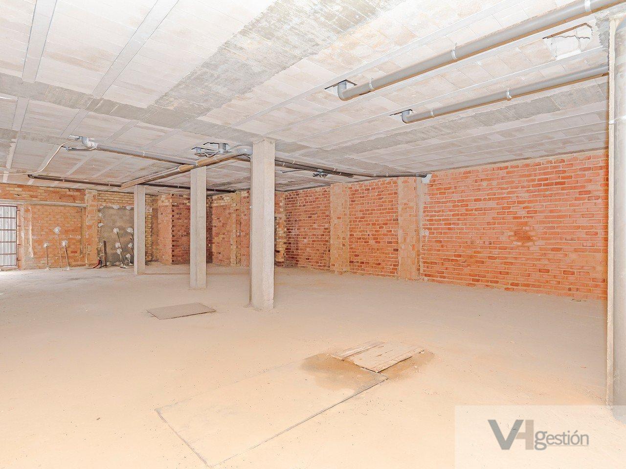 Venta de local comercial en Carrión de los Céspedes