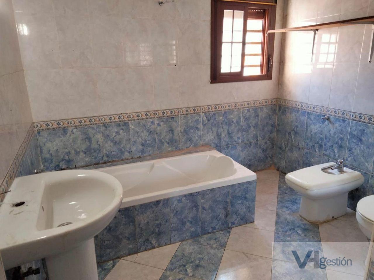 For sale of house in Guillena