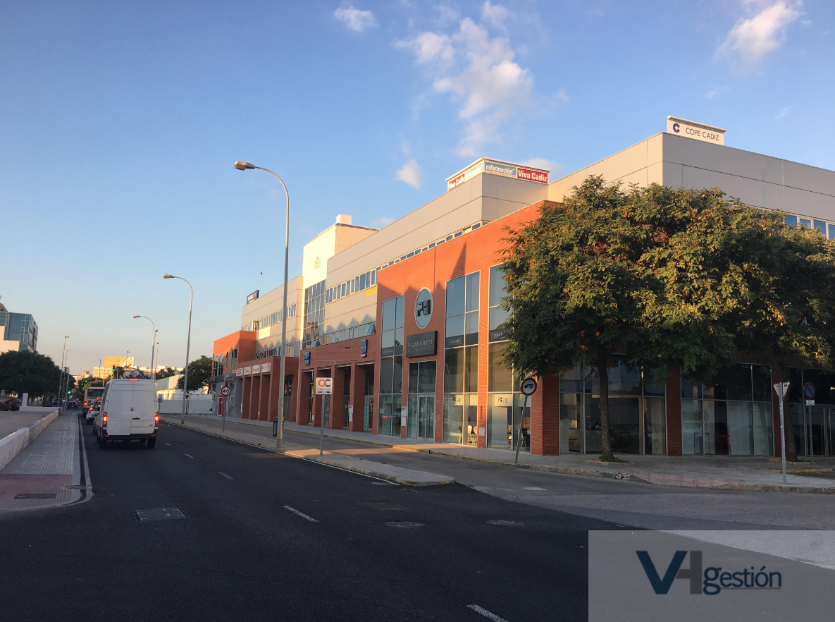 For sale of commercial in Cádiz