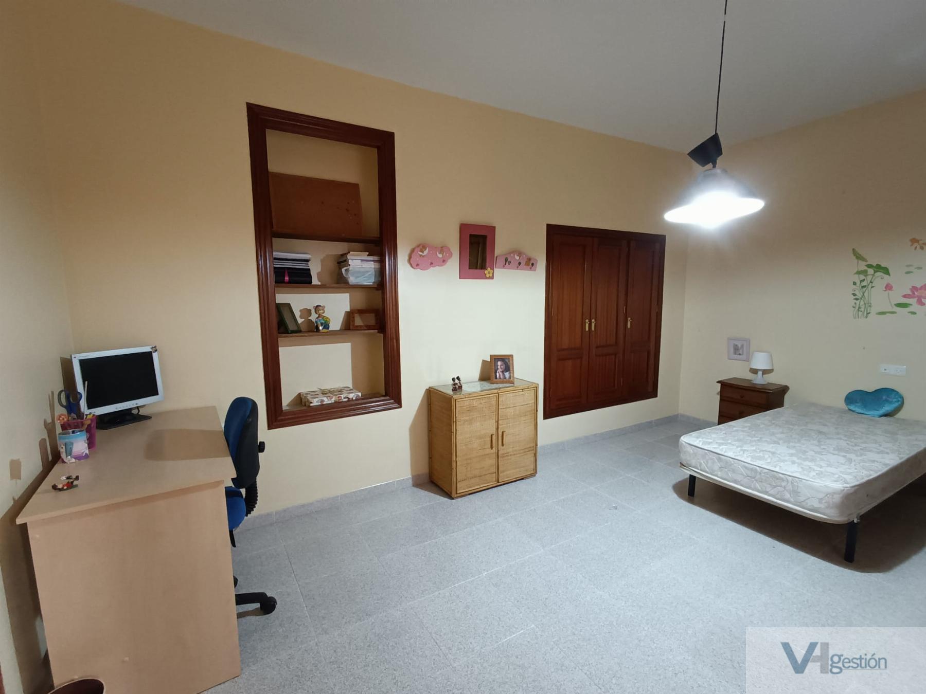 For sale of house in Villamartín