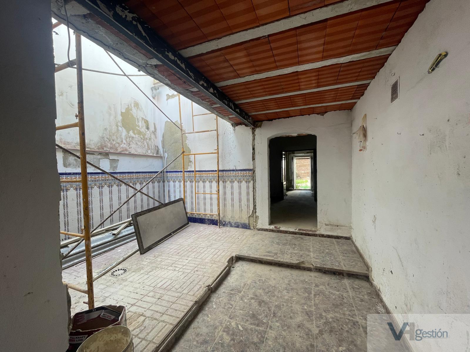 For sale of house in Villamartín