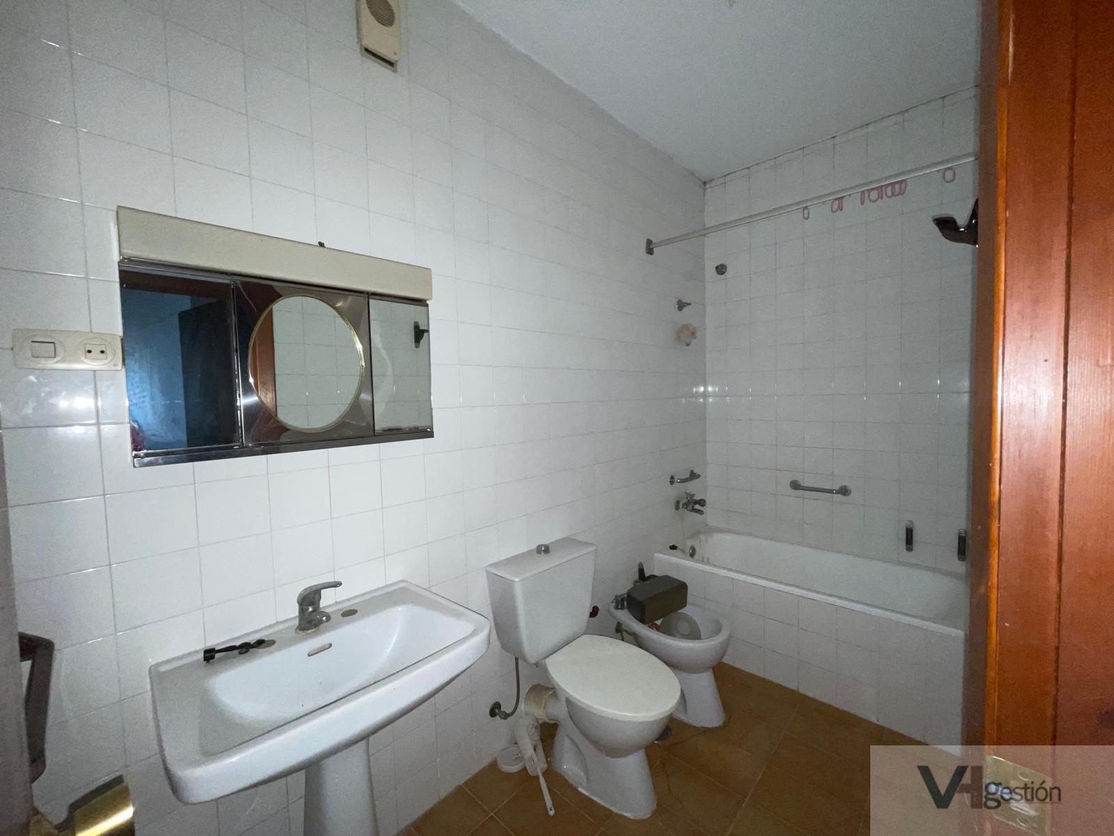 For sale of building in Villamartín