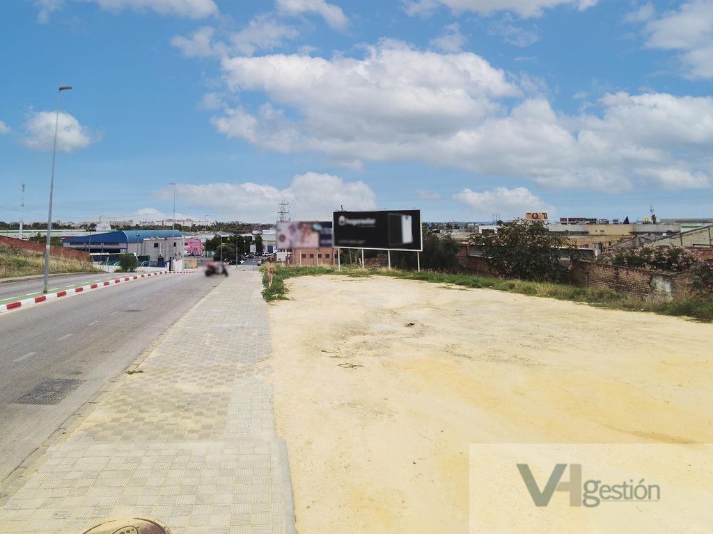 For sale of land in Tomares