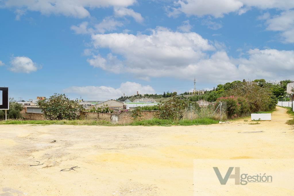For sale of land in Tomares