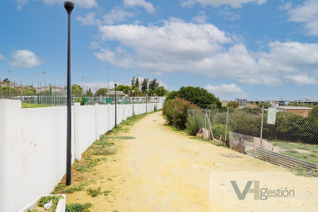 For sale of land in Tomares