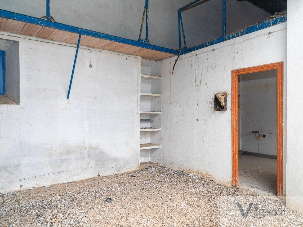 For sale of industrial plant/warehouse in Marchena