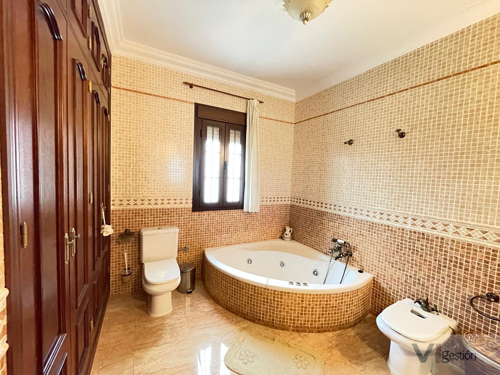 For sale of house in Villamartín
