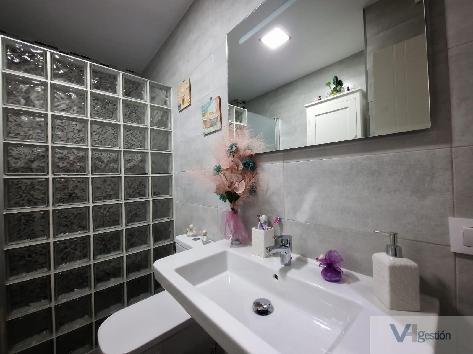 For sale of flat in Villamartín
