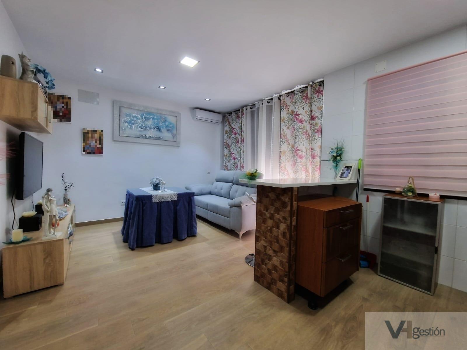 For sale of flat in Villamartín