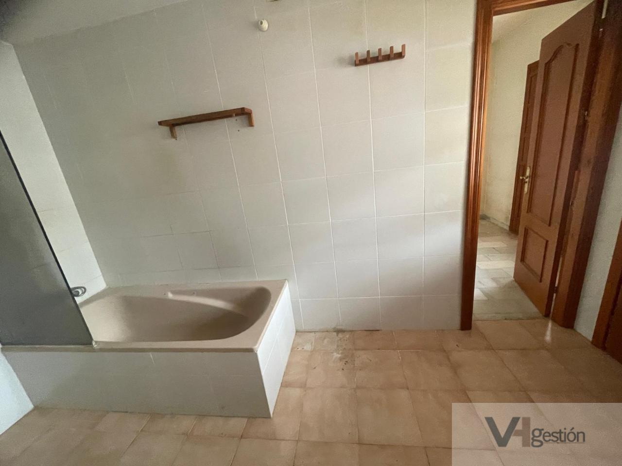 For sale of apartment in Benahavís