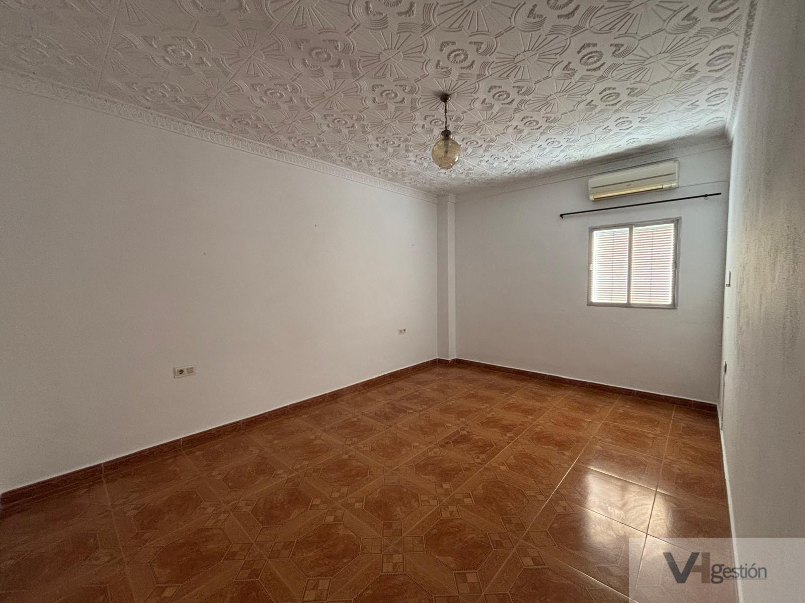 For sale of house in Villamartín