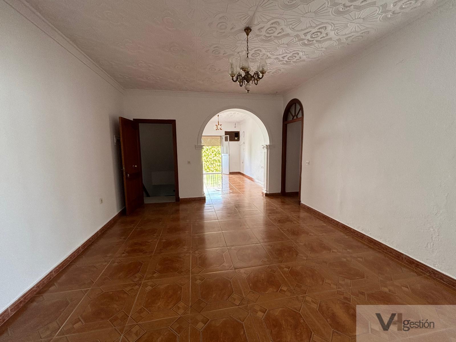 For sale of house in Villamartín