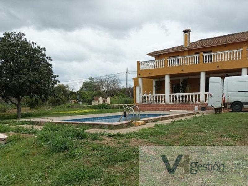 Venta de finca rústica en Carmona