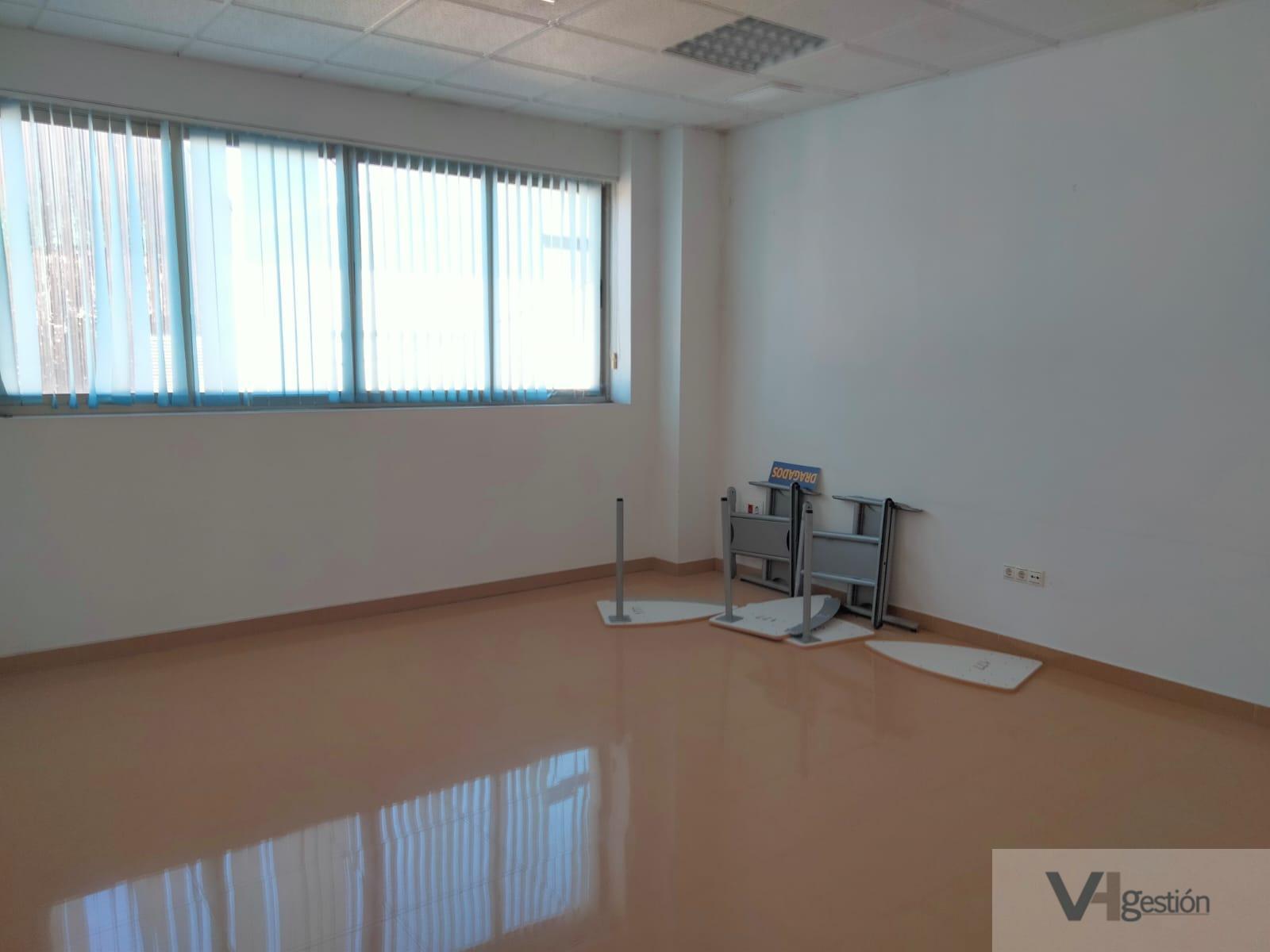 Venta de oficina en Villamartín Venta de oficina en Villamartín