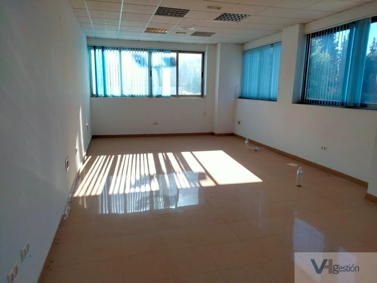 Venta de oficina en Villamartín Venta de oficina en Villamartín