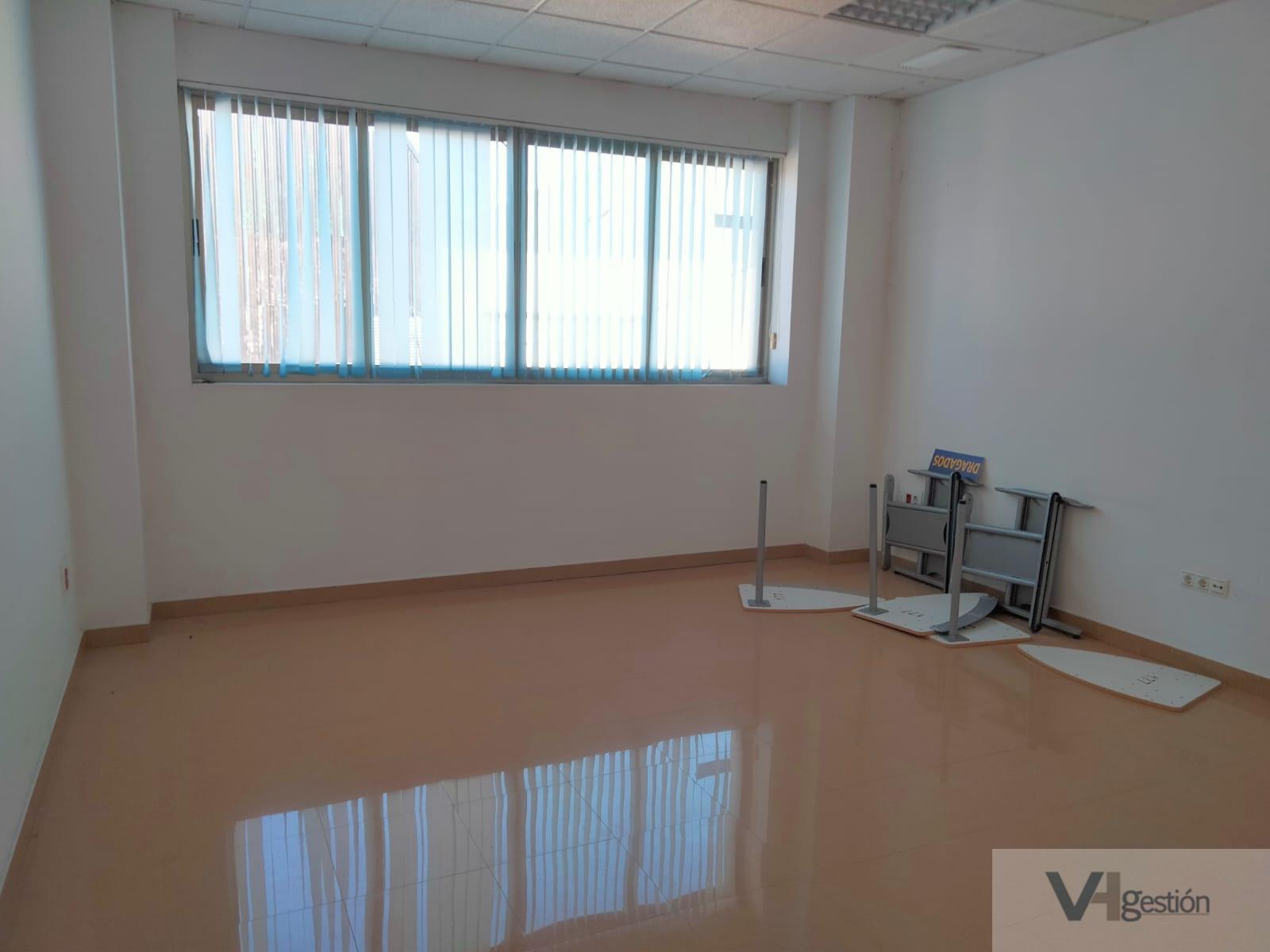 Venta de oficina en Villamartín Venta de oficina en Villamartín