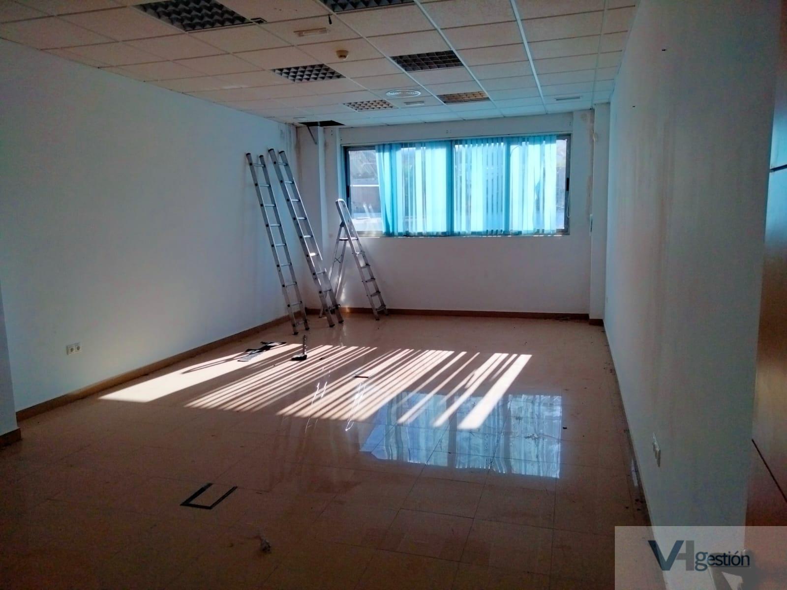 Venta de oficina en Villamartín Venta de oficina en Villamartín