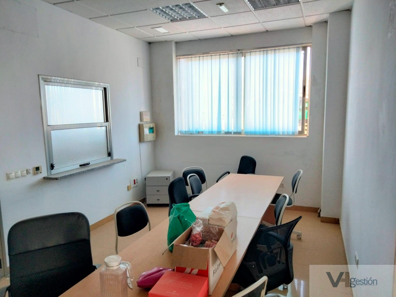 Venta de oficina en Villamartín Venta de oficina en Villamartín