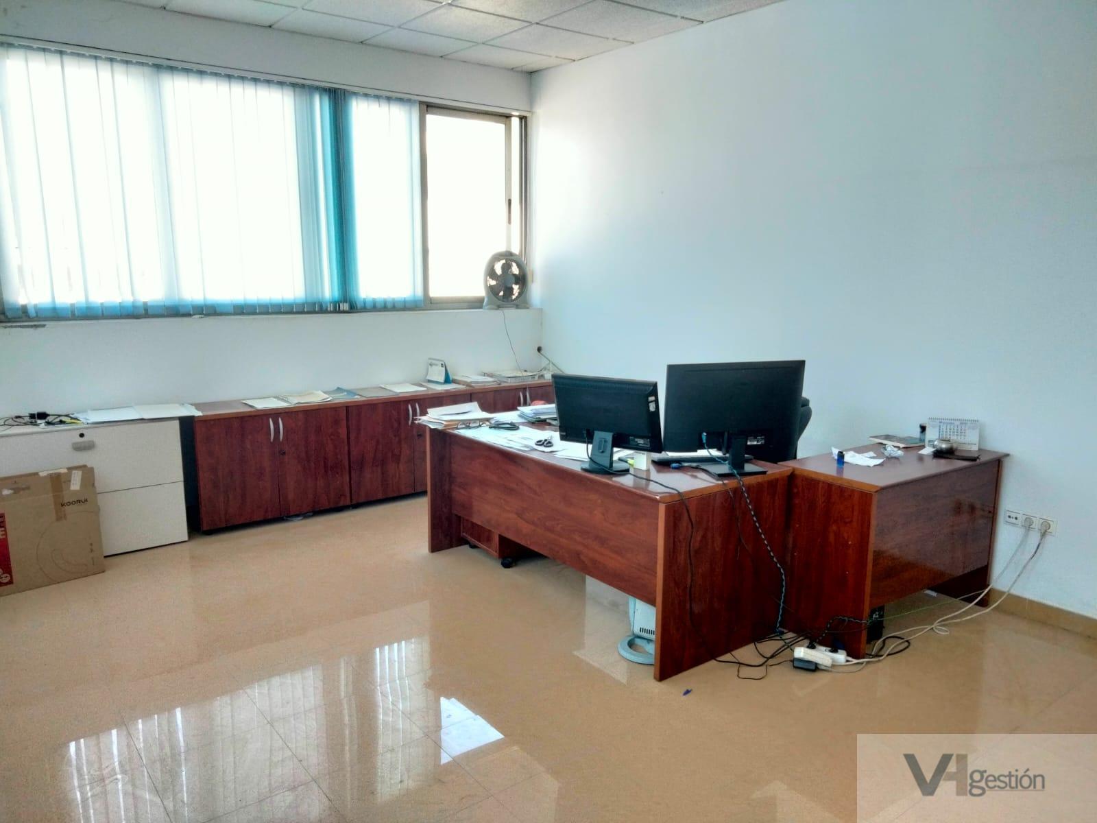 Venta de oficina en Villamartín Venta de oficina en Villamartín