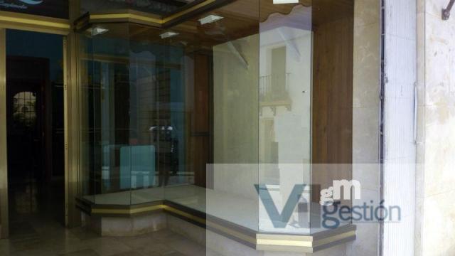 For rent of commercial in Villamartin
