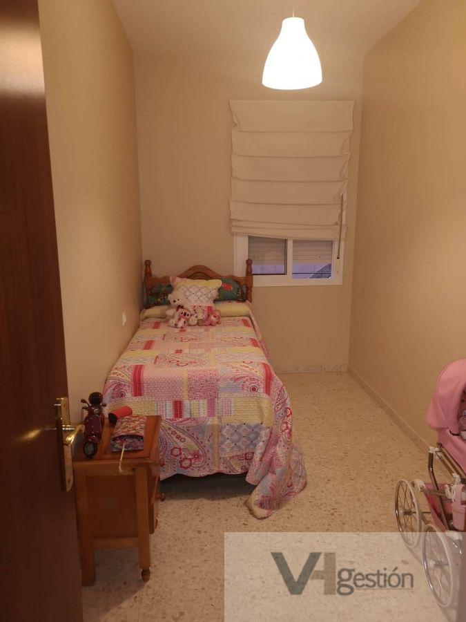 For sale of flat in Villamartín