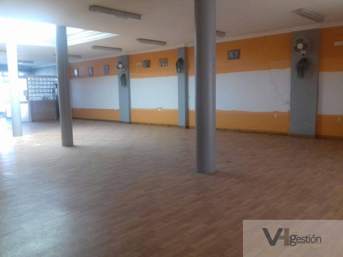 Venta de local comercial en Villamartín