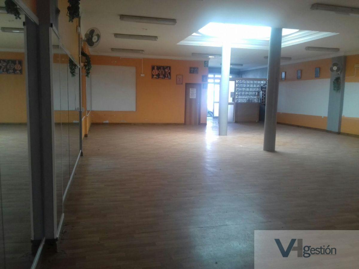 Venta de local comercial en Villamartín