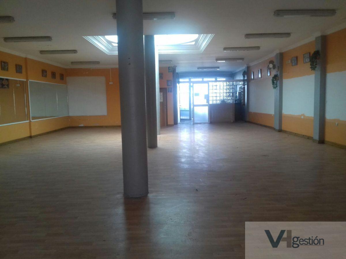 Venta de local comercial en Villamartín