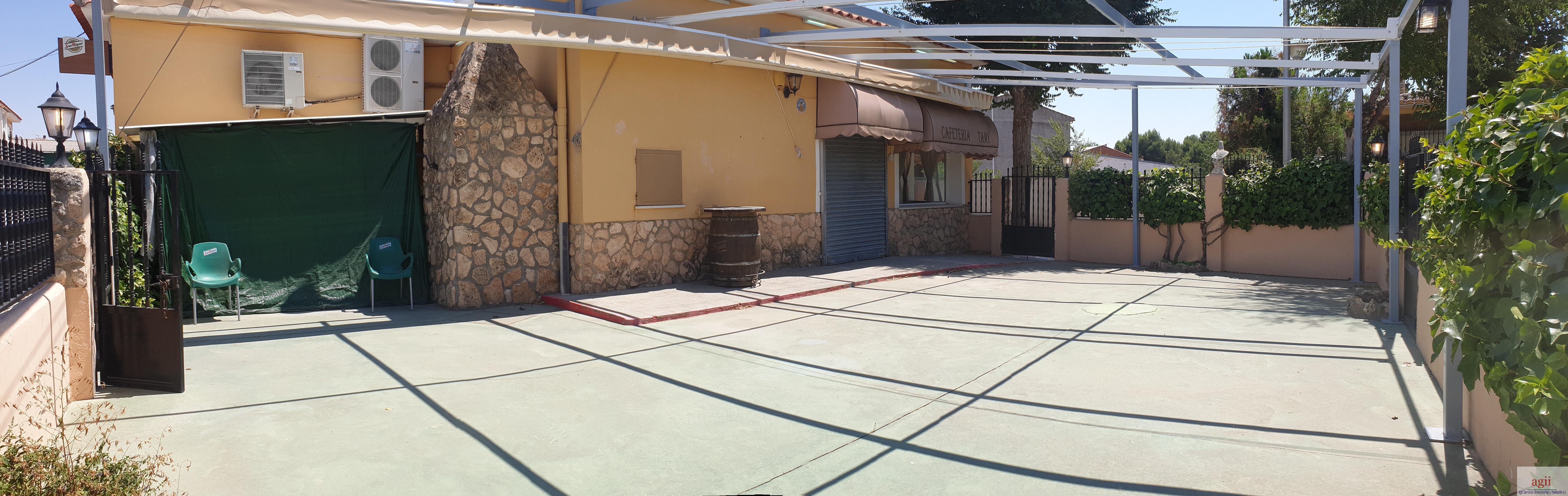 For sale of commercial in Dosbarrios