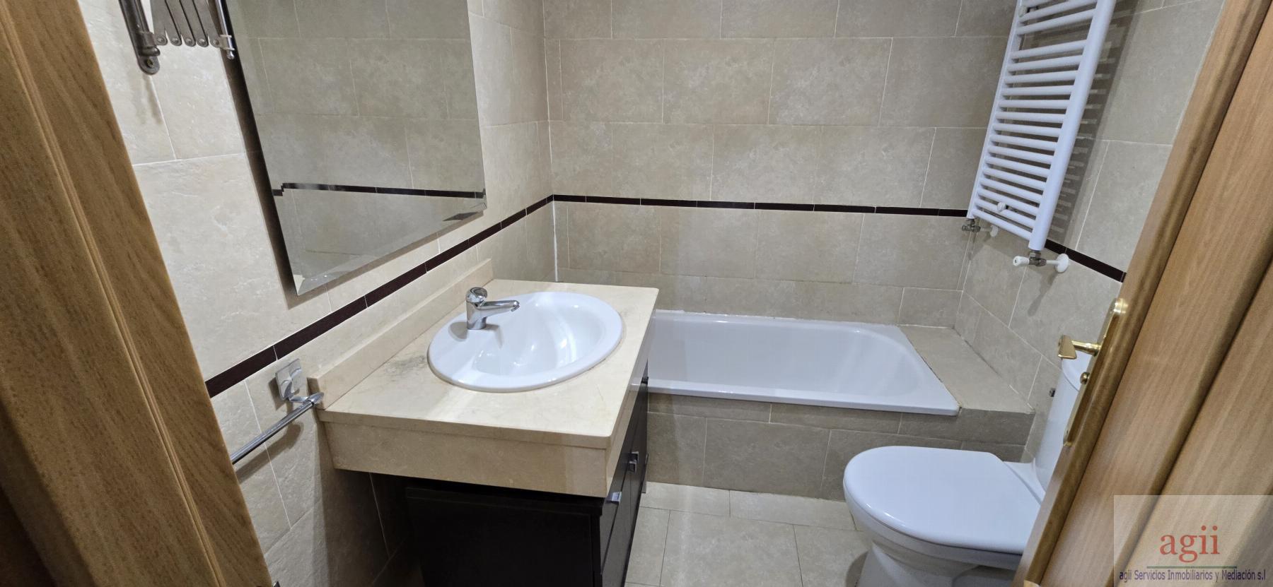 Suite bathroom