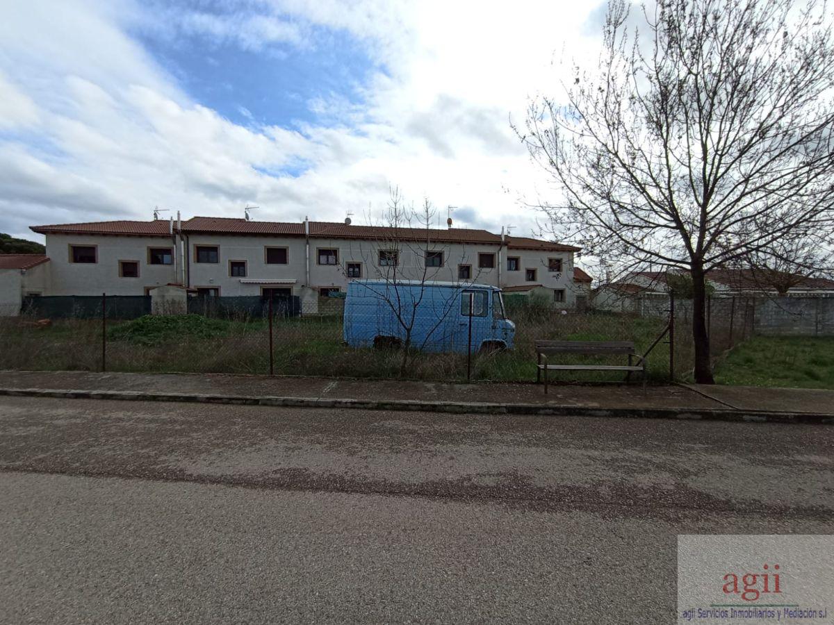 For sale of land in Humanes